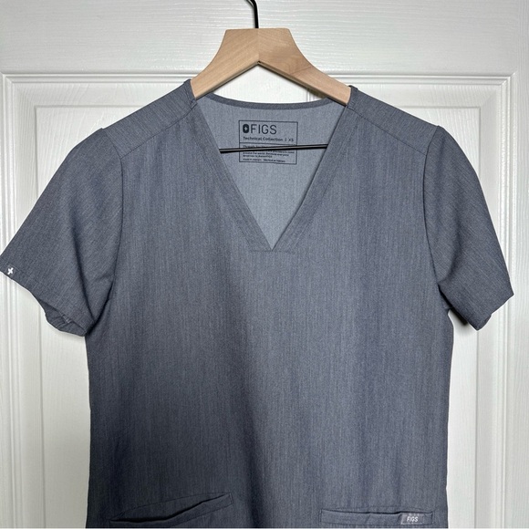 FIGS Graphite Gray Women's XS XSmall Scrub Top FW1100 Casma PO 1805 3 Pocket - Picture 3 of 12